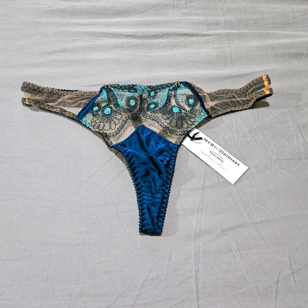 Edge O Beyond Amelie Thong NWT size 3